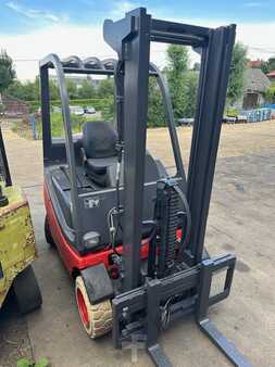 Treibgasstapler 2003  Linde H12T-03 (4)