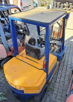 Chariots élévateurs diesel 1995  Toyota 02-5FD25 (5)