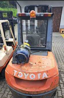 Chariots élévateurs GPL 2008  Toyota 02-7FGA50 - technically ready! (10)