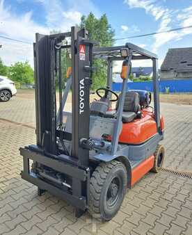LPG heftrucks 1996  Toyota 6FG25 - dual fuel (2)