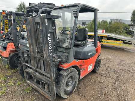 Dieselový VZV 2001  Toyota 02-7FDF25 (1)