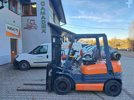 Carrelli elevatori GPL 1998  Toyota 6FGL25 -- 6FGF25 (1)