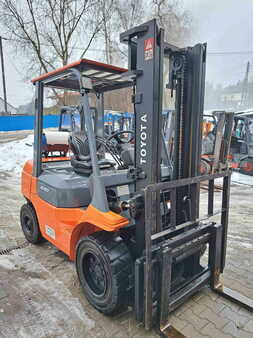 Carretilla elevadora GLP 2005  Toyota 02-7 FGF30 (5)