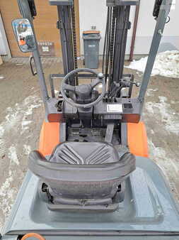 Carretilla elevadora GLP 2005  Toyota 02-7 FGF30 (9)