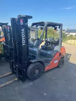 Wózki gazowe 2018  Toyota 02-8 FGF25 (1)