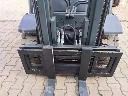 Empilhador a gás 2017  Linde H25T/600, 2500-3000 kg (5)