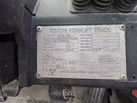 Wózki gazowe 2001  Toyota 7FGL15 (10)