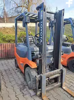 Wózki gazowe 2001  Toyota 7FGL15 (3)