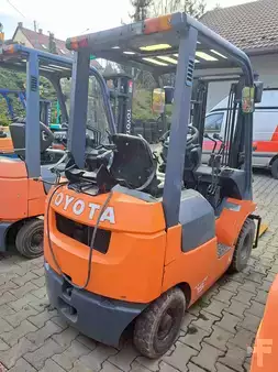 Wózki gazowe 2001  Toyota 7FGL15 (6)