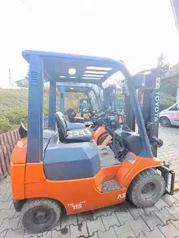 Wózki gazowe 2001  Toyota 7FGL15 (2)