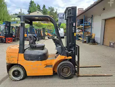 Dieselstapler 2006  Toyota 62-7FDF25 (6)