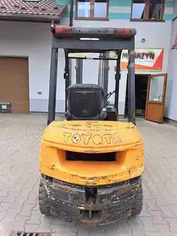 Dieselstapler 2006  Toyota 62-7FDF25 (7)