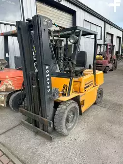 Chariots élévateurs diesel 1995  Komatsu FD25-10 (2)