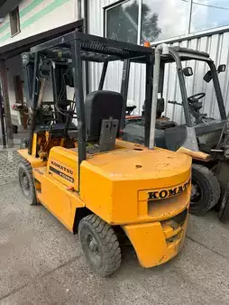 Chariots élévateurs diesel 1995  Komatsu FD25-10 (3)