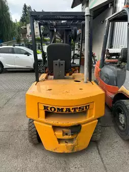 Chariots élévateurs diesel 1995  Komatsu FD25-10 (8)