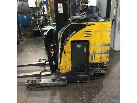 Stand up / Reach Forklifts Yale NR040DB