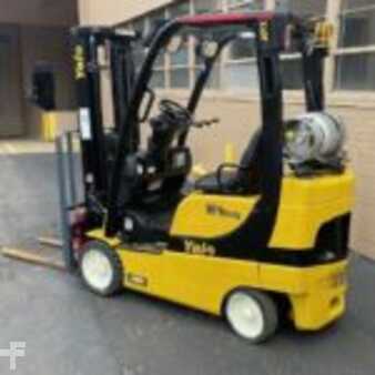 Propane Forklifts - Yale GC040SVX (1)