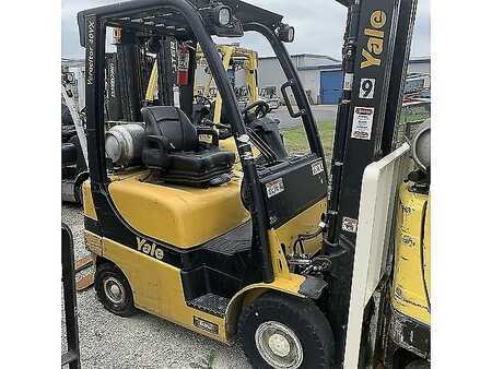 Propane Forklifts 2017  Yale GP040SVX (4)