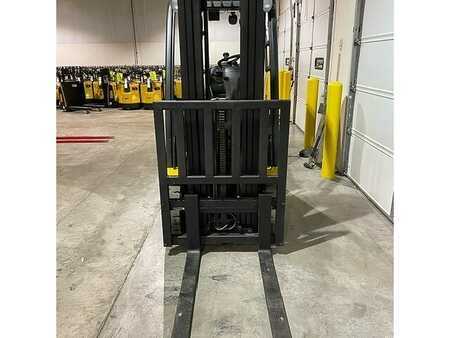 Propane Forklifts 2019  Yale GLP030 (4)