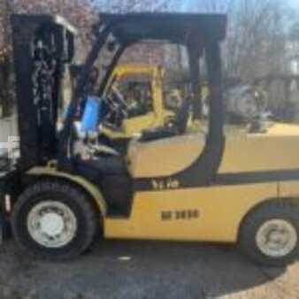 Propane Forklifts - Yale GP120VX (1)