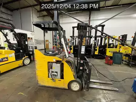 4-Wheel Electric  Yale ESC040AD (2)