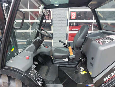 Rough Terrain Forklifts 2025  Manitou MC25-4 MC25-4 (9)