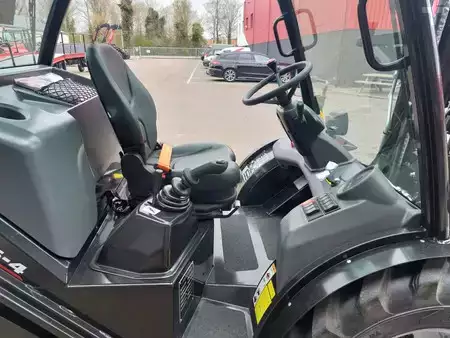 Terrenggående gaffeltruck 2025  Manitou MC25-4 MC25-4 / NIEUW / LEASE VANAF €799 per maand! (7)