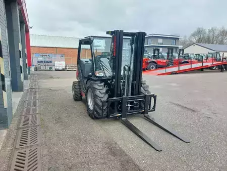 Empilhador todo-terreno 2025  Manitou MC25-4 (3)