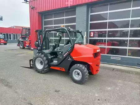 Empilhador todo-terreno 2025  Manitou MC25-4 (4)