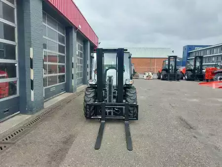 Empilhador todo-terreno 2025  Manitou MC25-4 (5)