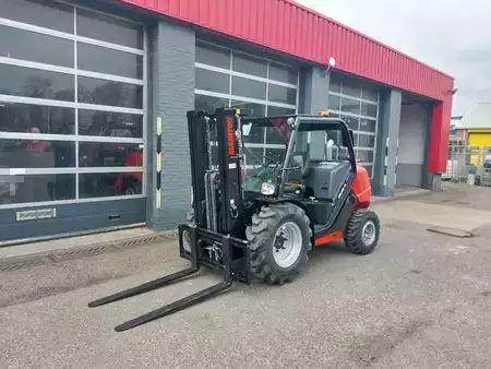 Empilhador todo-terreno 2025  Manitou MC25-4 (9)