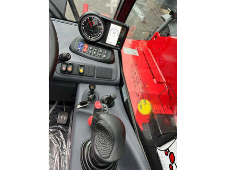 Wózki teleskopowe sztywne 2025  Manitou MT730H (9)
