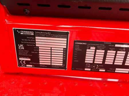 Terminal tractor 2025  Terberg YT 223 4x2 aangedreven terminal trekker (16)