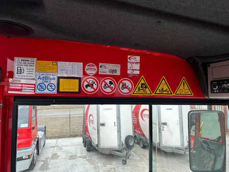 Terminal tractor 2025  Terberg YT 223 4x2 aangedreven terminal trekker (20)