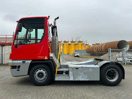 Terminal tractor 2025  Terberg YT 223 4x2 aangedreven terminal trekker (21)