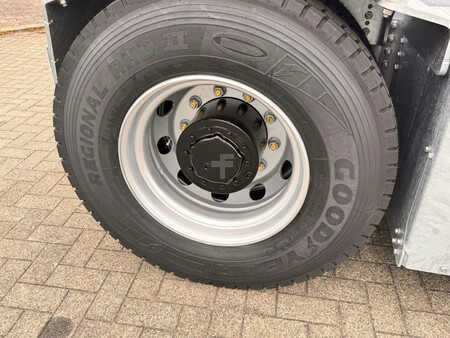 Terminal tractor 2025  Terberg YT 223 4x2 aangedreven terminal trekker (13)