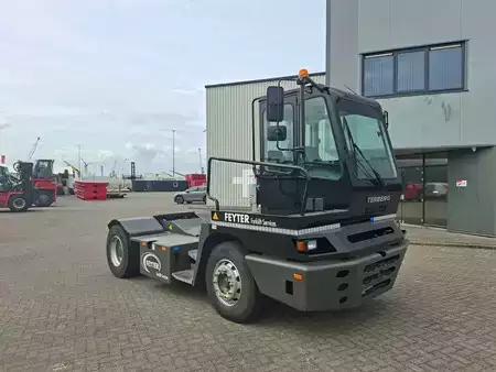 Terminálový traktor 2016  Terberg YT 222 4x2 aangedreven terminal trekker (7)