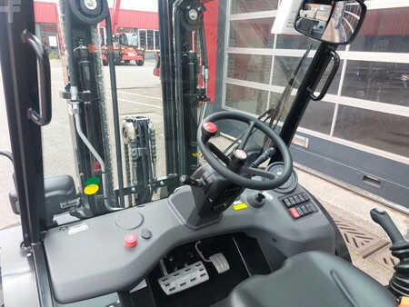 Wózek terenowy 2025  Manitou MC25-4 MC25-4 / NIEUW / LEASE VANAF €799 per maand! (11)