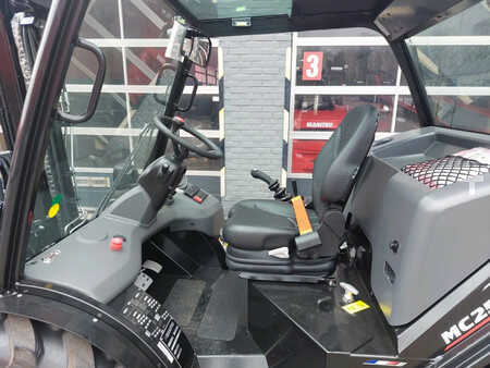 Wózek terenowy 2025  Manitou MC25-4 MC25-4 / NIEUW / LEASE VANAF €799 per maand! (8)