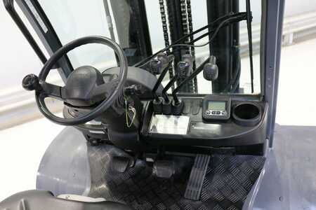 Carretilla elevadora GLP 2014  Toyota 02-8-FGF-30 (3)