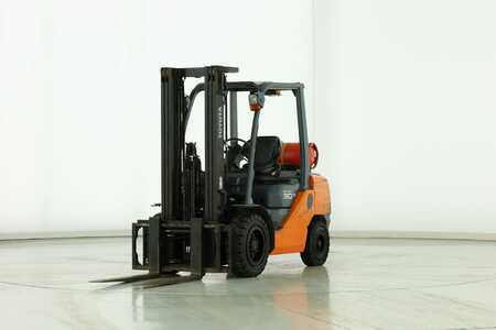 LPG Forklifts 2014  Toyota 02-8-FGF-30 (1) 