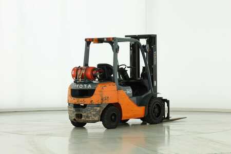 LPG Forklifts 2014  Toyota 02-8-FGF-30 (2) 