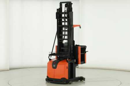 Vertical order pickers 2013  BT OME-100-H (2) 