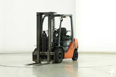 LPG Forklifts 2013  Toyota 02-8-FGF-25 (1)