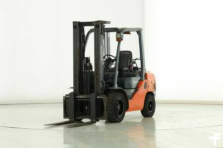 LPG Forklifts 2014  Toyota 02-8-FGF-30 (1)