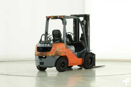 LPG Forklifts 2014  Toyota 02-8-FGF-30 (2)