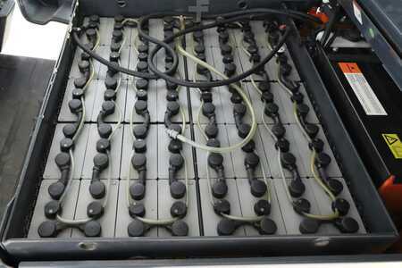 Carrelli elettrici 4 ruote 2016  Toyota 8-FBMT-25 (3)