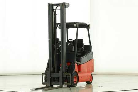 Elektro čtyřkolový VZV 2002  Linde E-20-600-02 (336) (1)