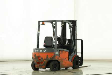 El Truck - 4-hjul 2013  Toyota 8-FBN-25 (2)