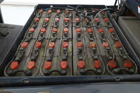 Carrelli elettrici 4 ruote 2013  Toyota 8-FBMT-25 (3)